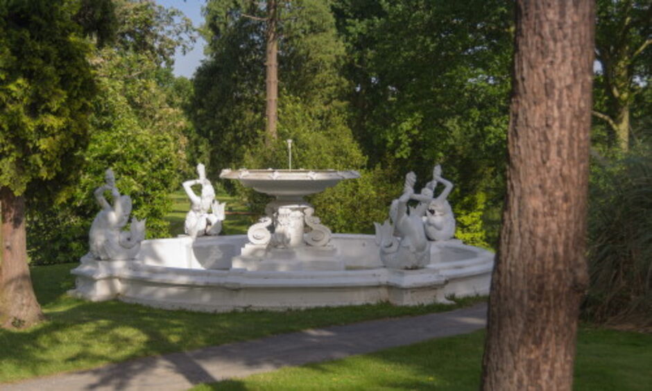 Finchley Golf Club Fountain